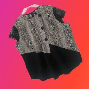Safari Inspired Print Black Lace Cap Sleeves Asymmetrical High Low Blouse Sz 24